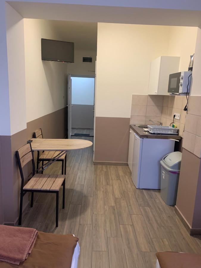 Center Panzio Apartment Vecses Ngoại thất bức ảnh