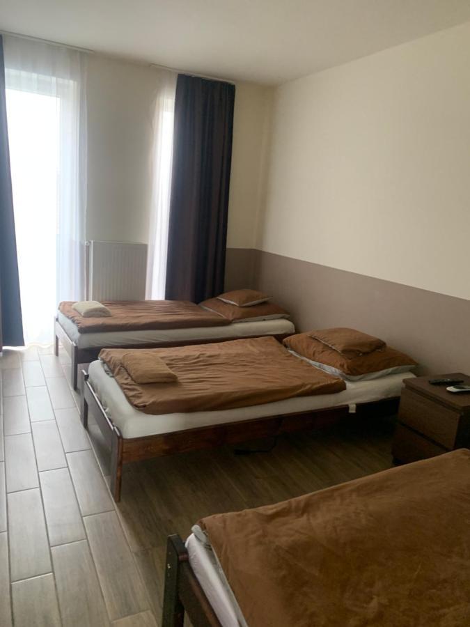 Center Panzio Apartment Vecses Ngoại thất bức ảnh